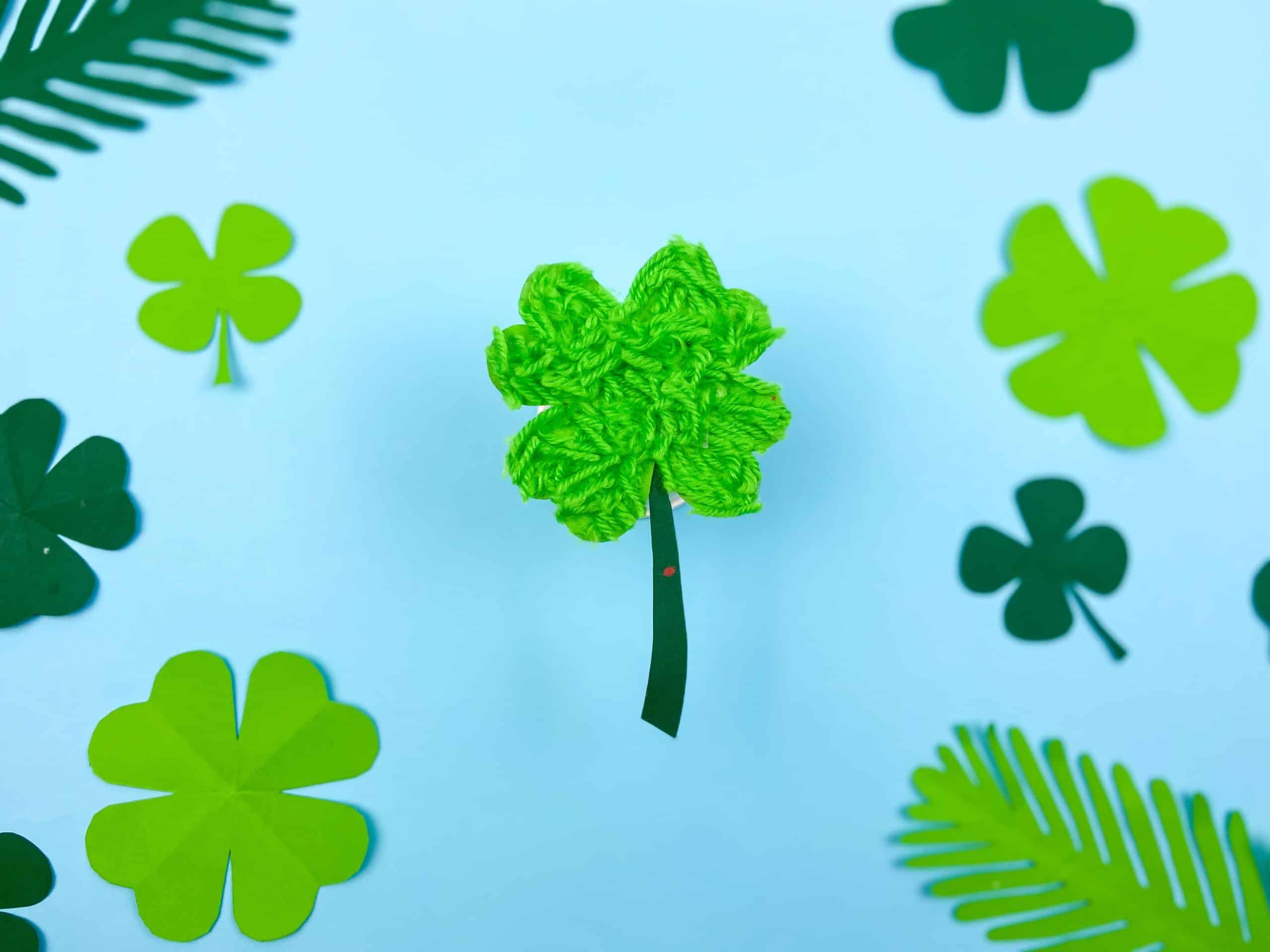 cute shamrock background 0057